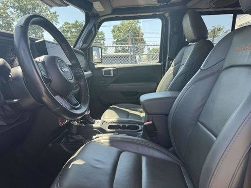 Used 2024 Jeep Gladiator Mojave AWD/4WD image 13