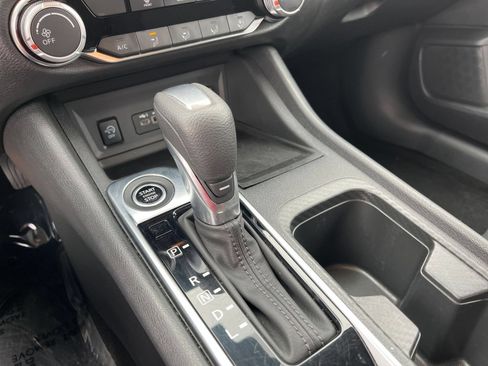 Used 2025 Nissan Sentra SV FWD image 36