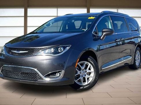 Used 2020 Chrysler Pacifica Touring-L image 1
