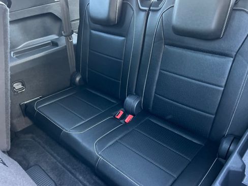 Used 2021 Volkswagen Tiguan SE R-Line FWD image 16