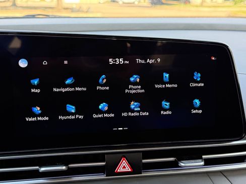 Used 2025 Hyundai Elantra SEL image 21