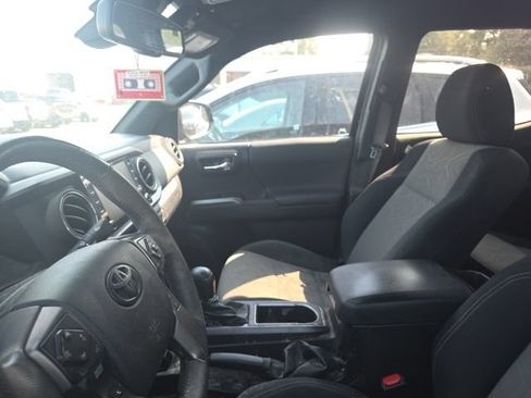 Used 2023 Toyota Tacoma TRD Sport w/ Technology Package RWD image 11