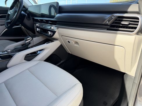 Certified 2023 Kia Telluride S image 12