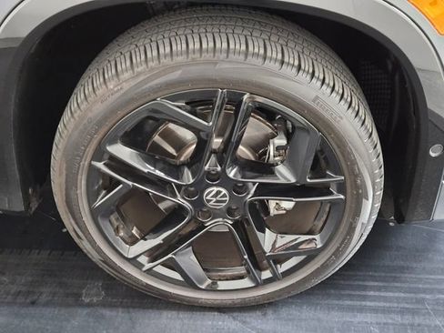 Used 2025 Volkswagen Tiguan SE R-Line AWD/4WD image 9