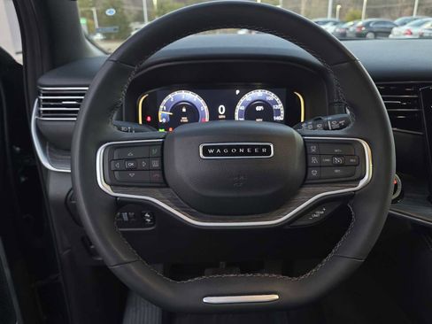 Used 2024 Jeep Wagoneer Series II w/ Flexible Seating Group image 29