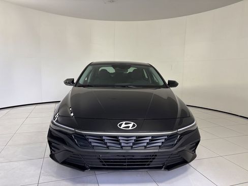 Used 2025 Hyundai Elantra Hybrid FWD image 8