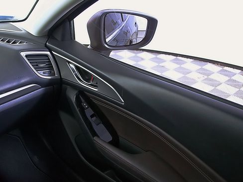 Used 2018 MAZDA MAZDA3 Touring image 18