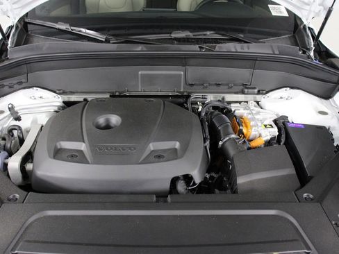 New 2026 Volvo XC90 T8 Plus w/ Protection Package Premier image 12