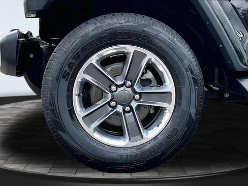 Used 2018 Jeep Wrangler Unlimited Sahara AWD/4WD image 38