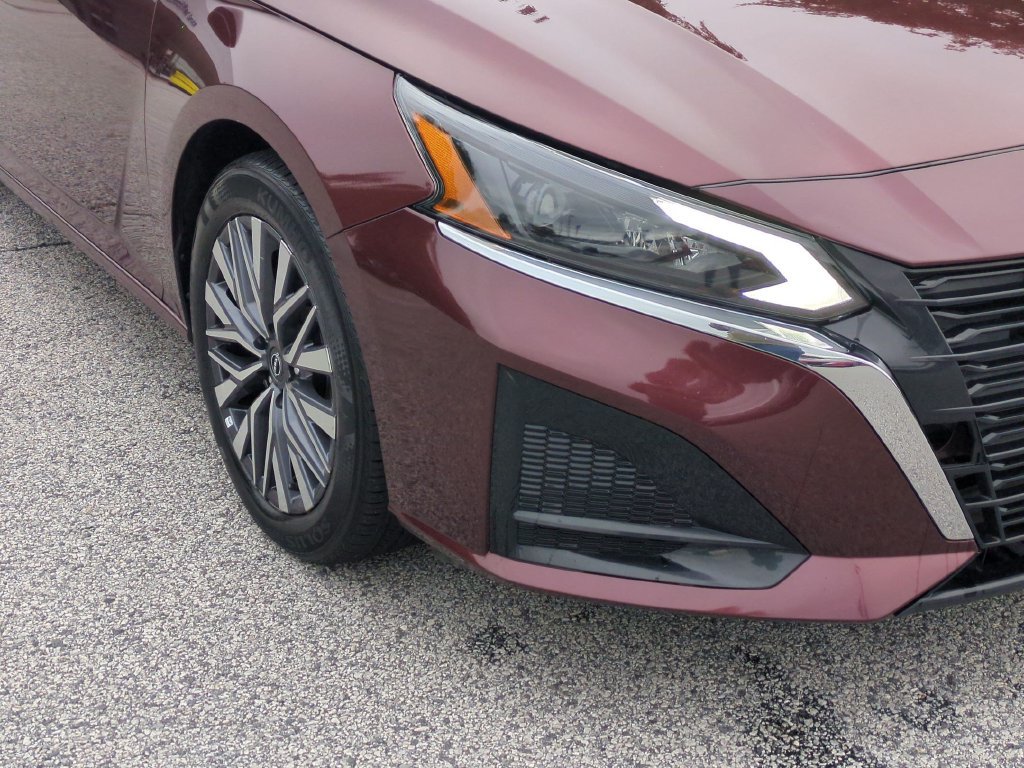 Used 2025 Nissan Altima 2.5 SV FWD image 9
