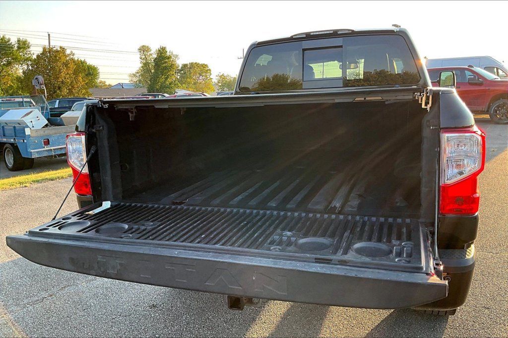 Used 2018 Nissan Titan SL w/ Texas Titan Edition AWD/4WD image 35