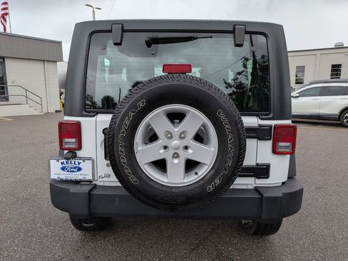 Used 2018 Jeep Wrangler Sport image 6
