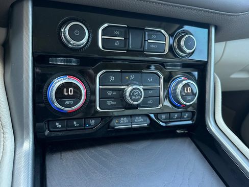Used 2024 GMC Yukon Denali AWD/4WD image 28