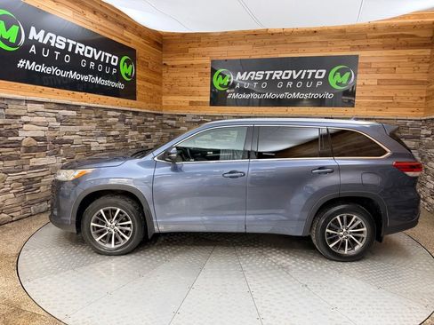 Used 2018 Toyota Highlander XLE AWD/4WD image 2