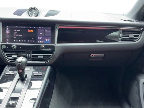 Used 2022 Porsche Macan S image 19