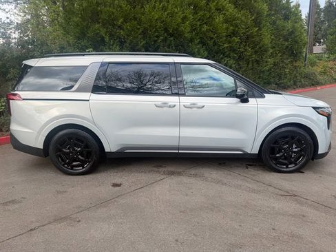 Used 2026 Kia Carnival SX Prestige image 2