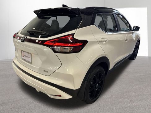 Used 2023 Nissan Kicks SR w/ SR Premium Package FWD image 39