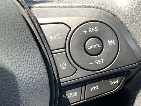 Used 2025 Toyota RAV4 XLE AWD/4WD image 28