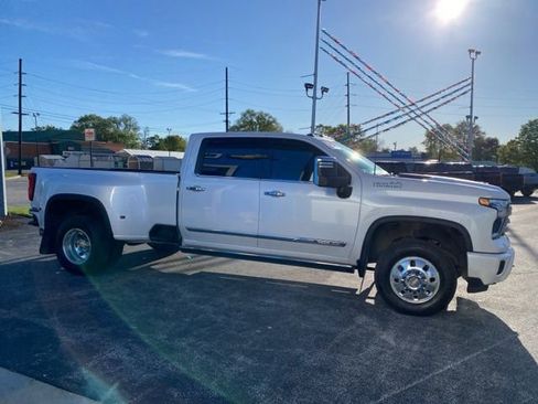 Used 2024 Chevrolet Silverado 3500 High Country w/ High Country Premium Package AWD/4WD image 6