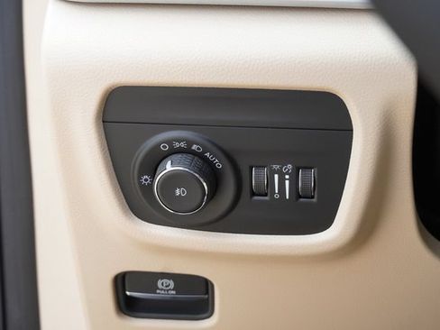 New 2025 Jeep Grand Cherokee L Limited w/ Luxury Tech Group II AWD/4WD image 22