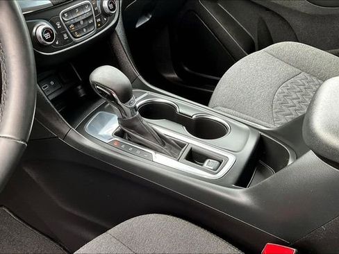Used 2024 Chevrolet Equinox LT FWD image 17