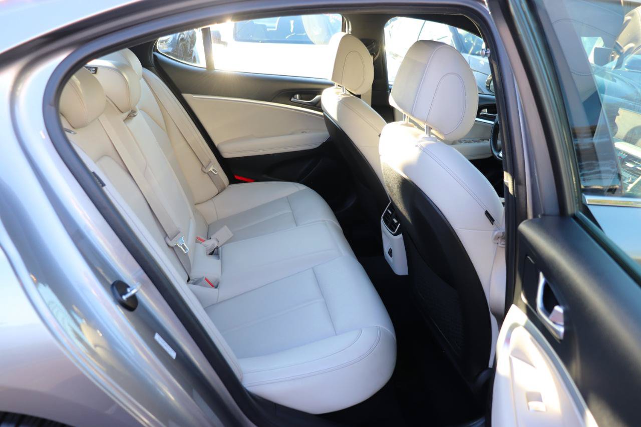 Used 2024 Genesis G70 2.5T AWD/4WD image 13