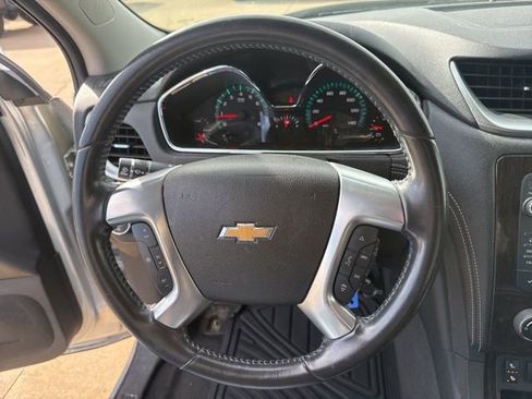 Used 2017 Chevrolet Traverse LT image 12