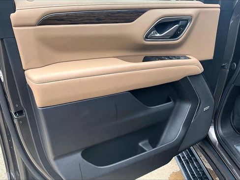 Used 2021 Chevrolet Suburban Premier AWD/4WD image 26