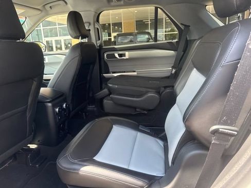 Used 2022 Ford Explorer XLT w/ Equipment Group 202A RWD image 20