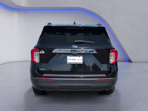 Used 2023 Ford Explorer XLT RWD image 14
