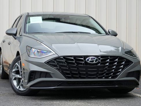 Used 2022 Hyundai Sonata SEL w/ Preferred Accessory Package FWD image 2