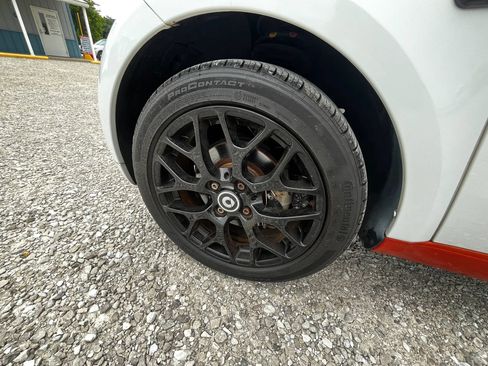 Used 2016 smart fortwo passion RWD image 24
