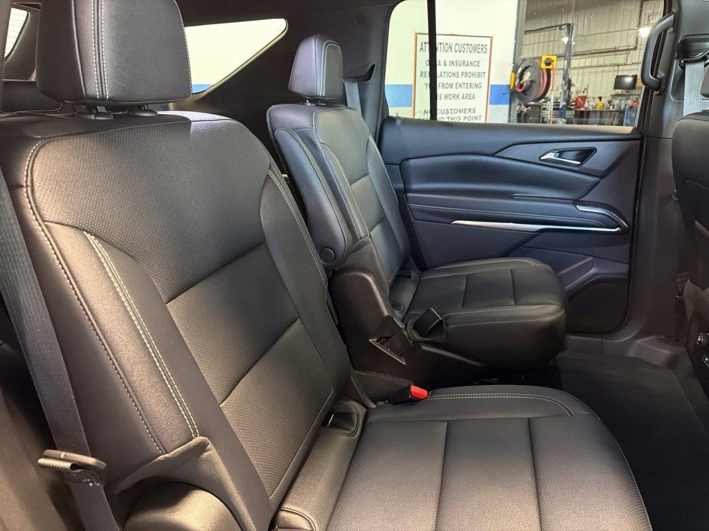 Used 2026 Chevrolet Traverse LT w/ Driver Confidence Package AWD/4WD image 28
