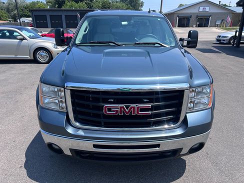 Used 2007 GMC Sierra 2500 SLT w/ Z71 Off-Road Package AWD/4WD image 2