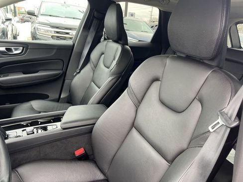 Used 2020 Volvo XC60 T8 Momentum image 7