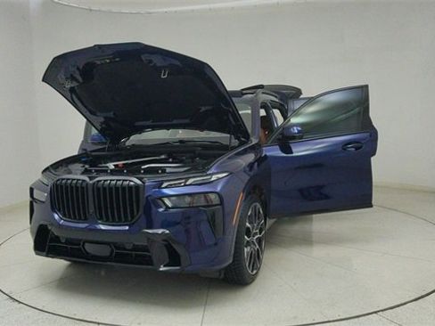 Used 2024 BMW X7 xDrive40i w/ Executive Package image 76
