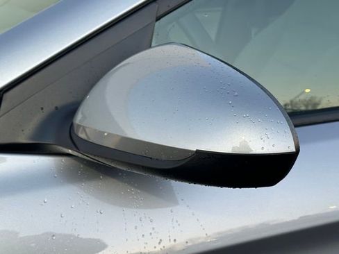 Used 2017 Hyundai Elantra SE image 11