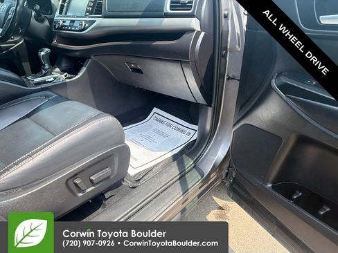 Used 2019 Toyota Highlander XLE w/ Carpet Mat Package (TMS) AWD/4WD image 9