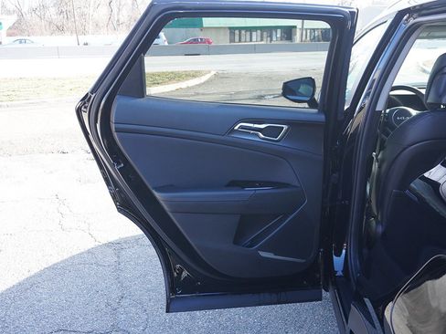 Used 2025 Kia Sportage EX image 24