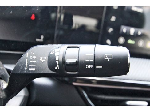 Used 2025 Nissan Kicks SR FWD image 12