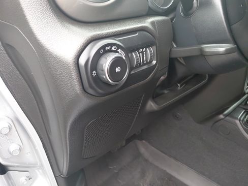 Used 2022 Jeep Wrangler Unlimited Sahara w/ LED Lighting Group AWD/4WD image 16