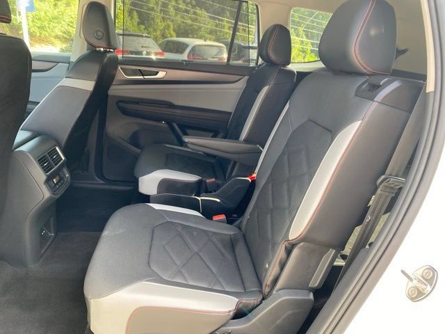 Used 2024 Volkswagen Atlas Peak Edition SEL AWD/4WD image 12