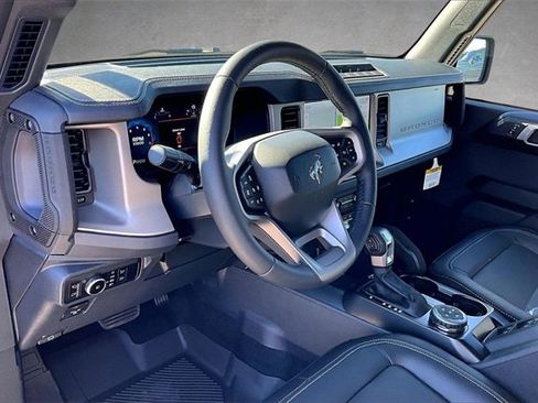 New 2025 Ford Bronco Outer Banks w/ Sasquatch Package image 5