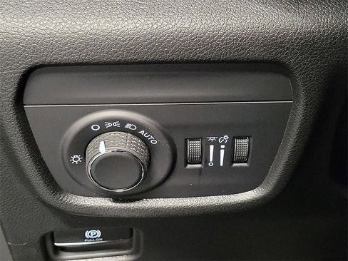 New 2025 Jeep Grand Cherokee Laredo image 11