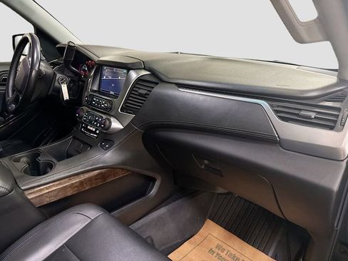 Used 2018 Chevrolet Suburban LT image 32
