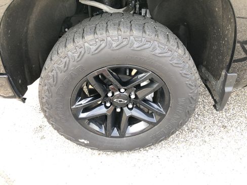 Used 2025 Chevrolet Silverado 1500 LT Trail Boss w/ Convenience Package II AWD/4WD image 9
