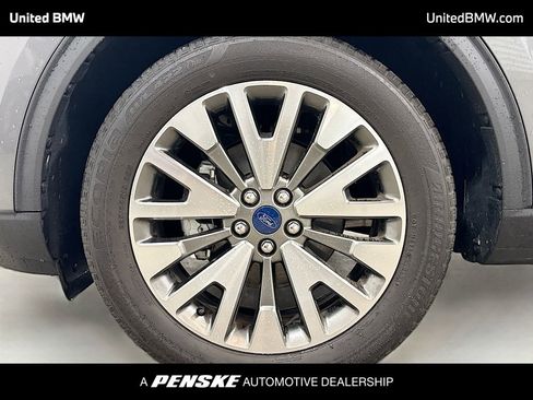 Used 2022 Ford Escape Titanium image 2