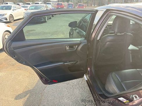 Used 2017 Toyota Avalon XLE image 18