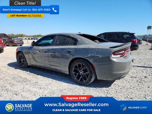 Used 2019 Dodge Charger SXT image 3