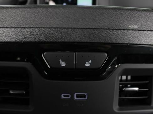 New 2026 GMC Sierra 3500 AT4 w/ Technology Package AWD/4WD image 23
